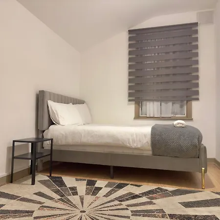 Entire 3 Bedroom Home With Garden In London Эдмонтон Экстерьер фото