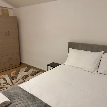 Entire 3 Bedroom Home With Garden In London Эдмонтон Экстерьер фото