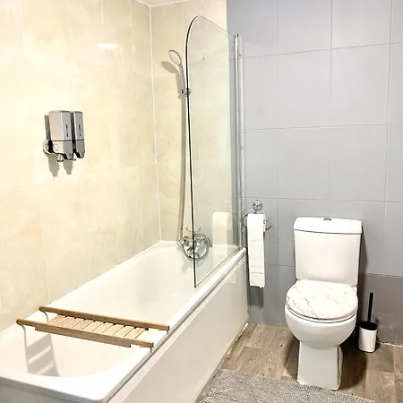 Entire 3 Bedroom Home With Garden In London Эдмонтон Экстерьер фото
