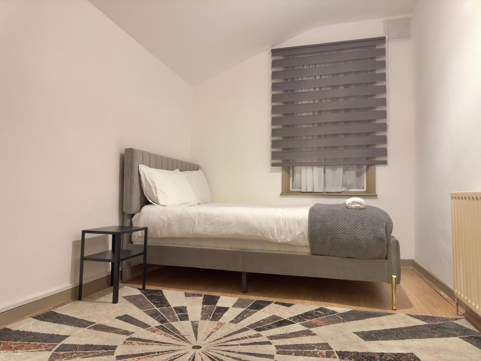 Entire 3 Bedroom With Garden In London * Edmonton