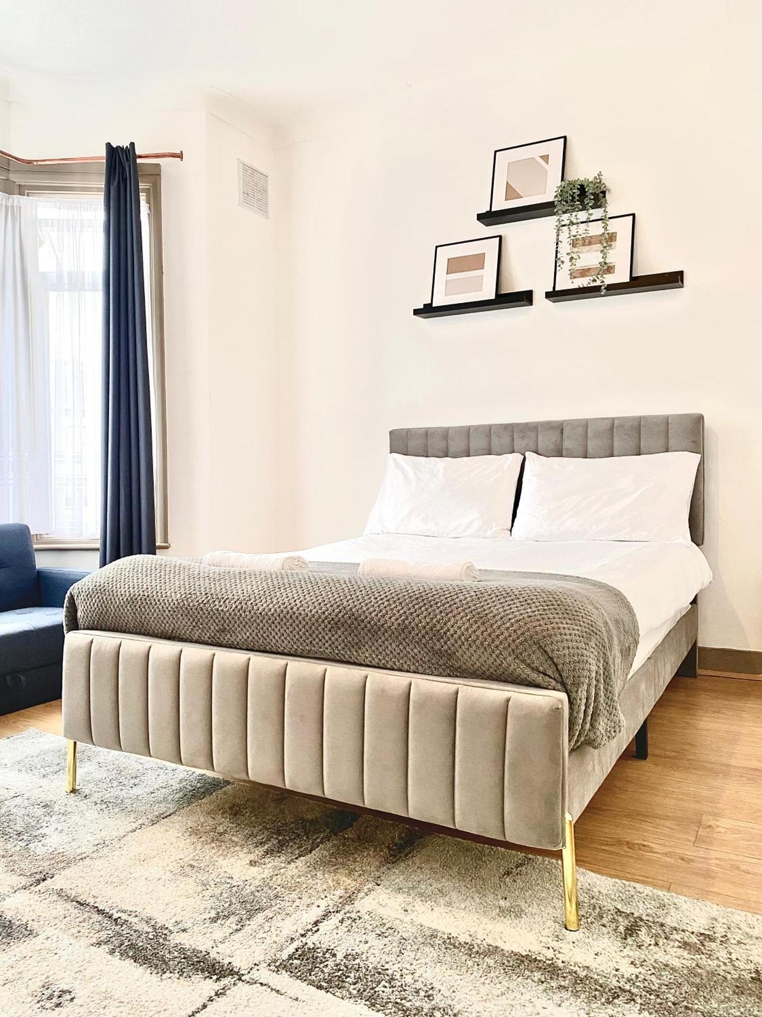 Entire 3 Bedroom With Garden In London Apartment Edmonton