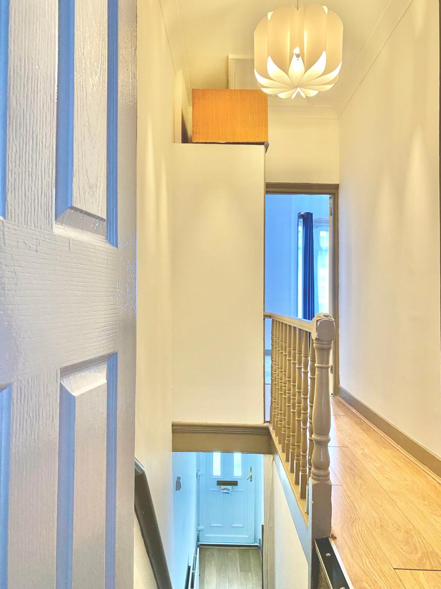 Entire 3 Bedroom With Garden In London Apartment