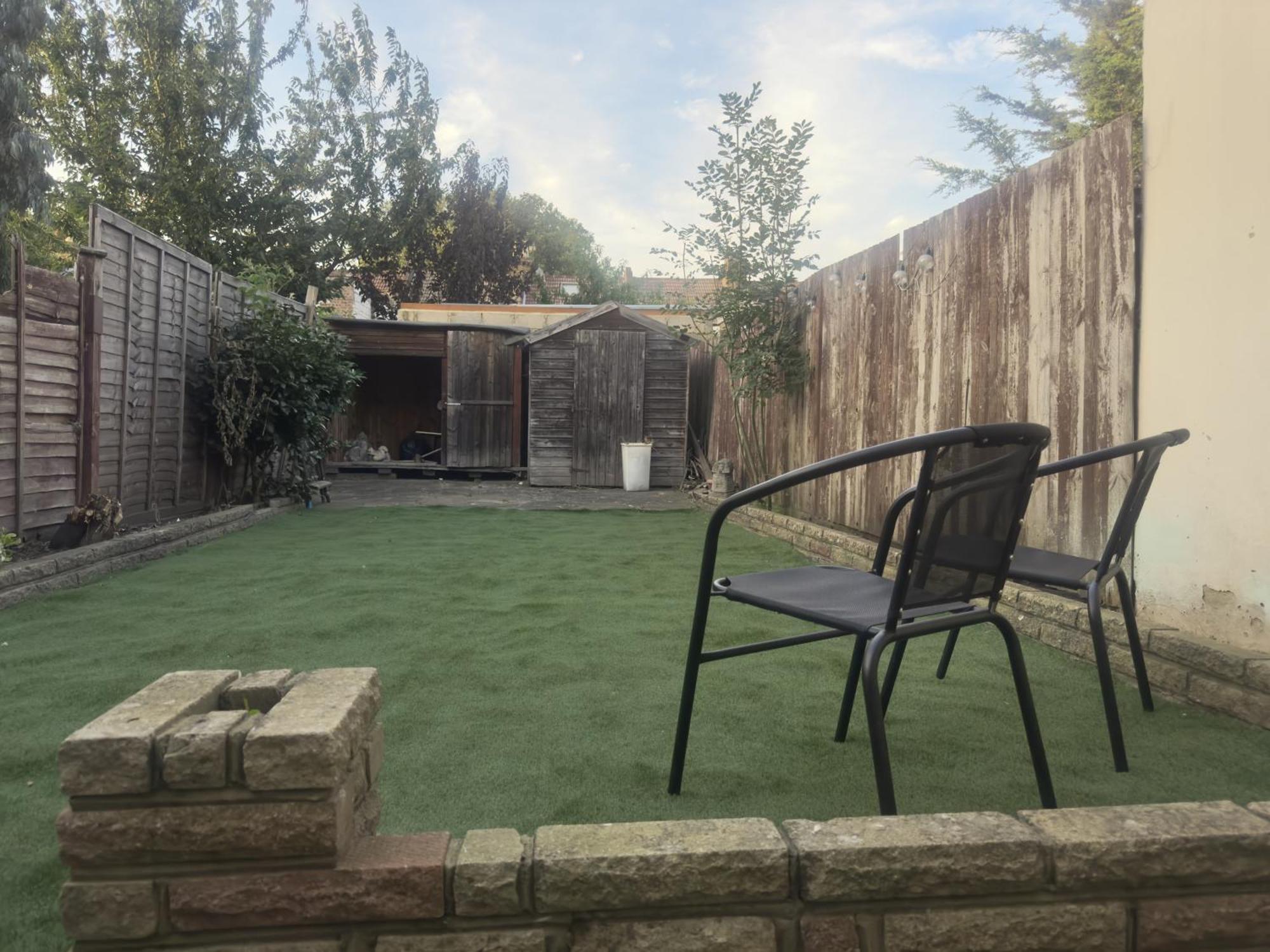 Apartment Entire 3 Bedroom With Garden In London Edmonton