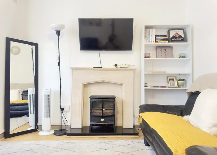 Entire 3 Bedroom Home With Garden In London